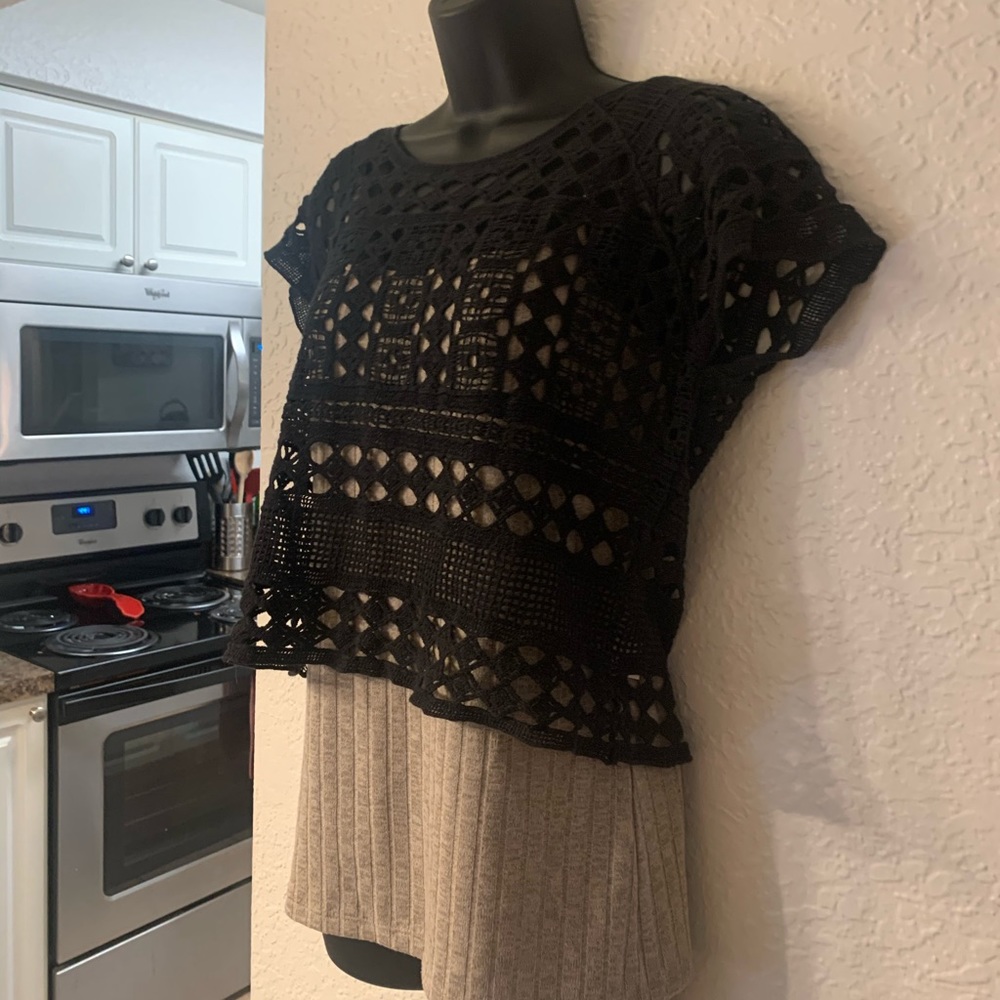 Black knit crop top